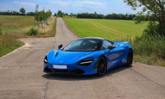 Rent a McLaren 720s in Erfurt