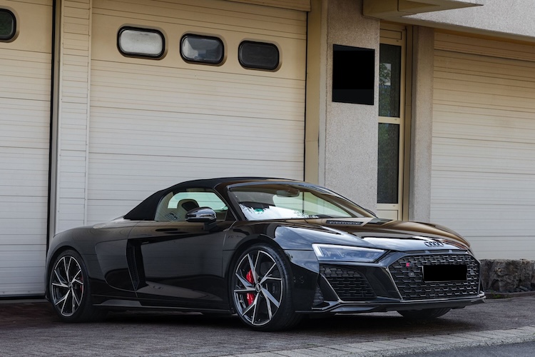 Rent an Audi R8 Performance Spyder in Stuttgart