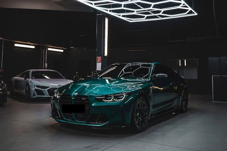 Rent a BMW M4 competition XDrive in Köln