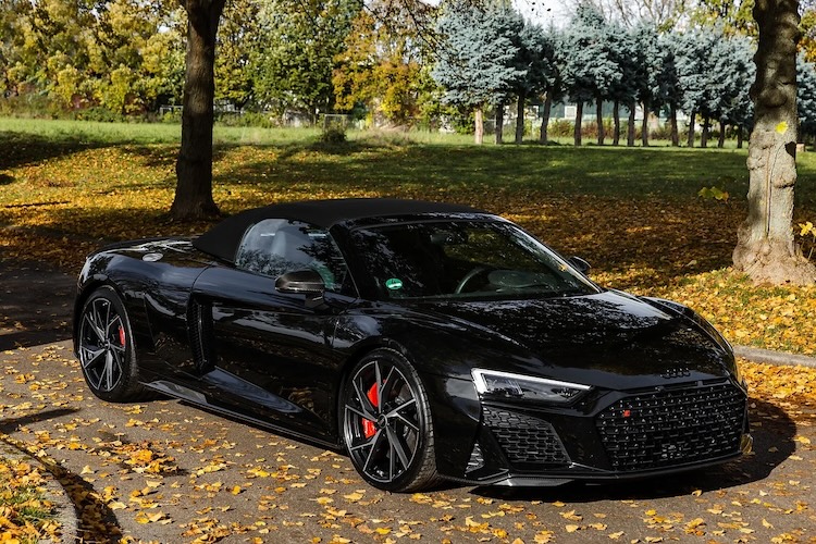 Rent an Audi R8 V10 Performance spyder in Stuttgart