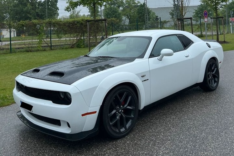 Rent a Dodge Challenger in Munich