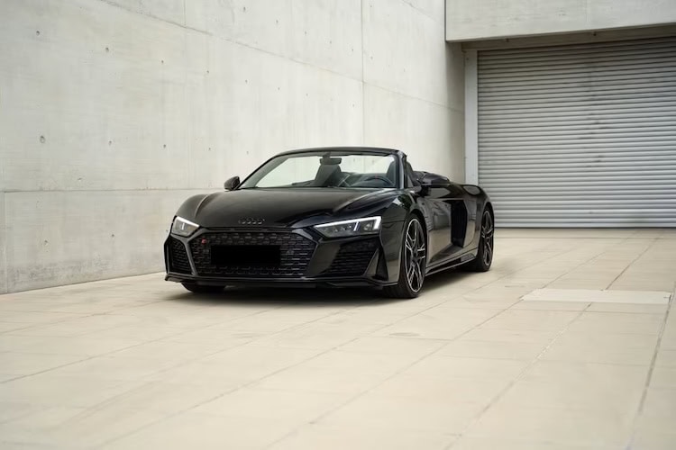 Rent an Audi R8 Performance Spyder in Stuttgart