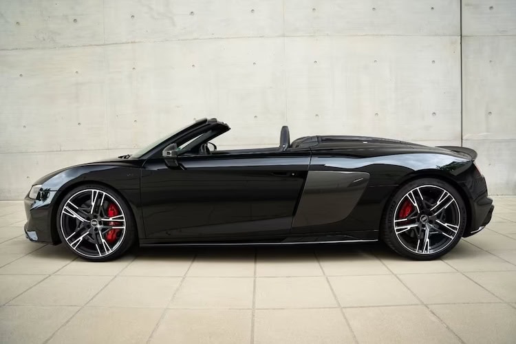 site view from Audi R8 Performance Spyder in Stuttgart