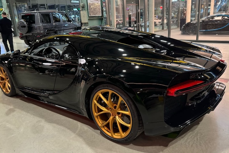 Back,-site view from Bugatti Chiron