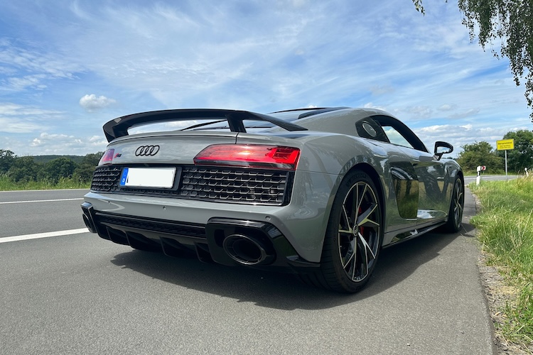 Back view from Audi R8 Performance