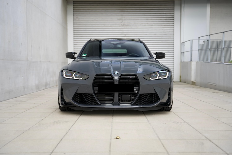 Frontansicht vom BMW M3 Competition touring in Stuttgart