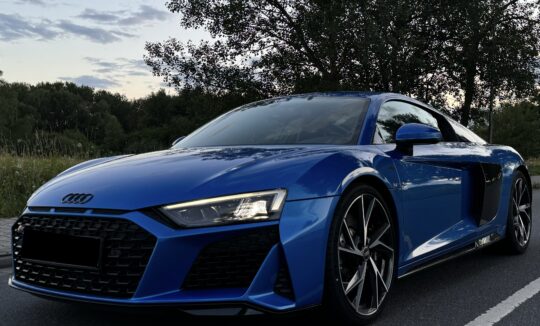 Rent an Audi R8 V10 in Frankfurt