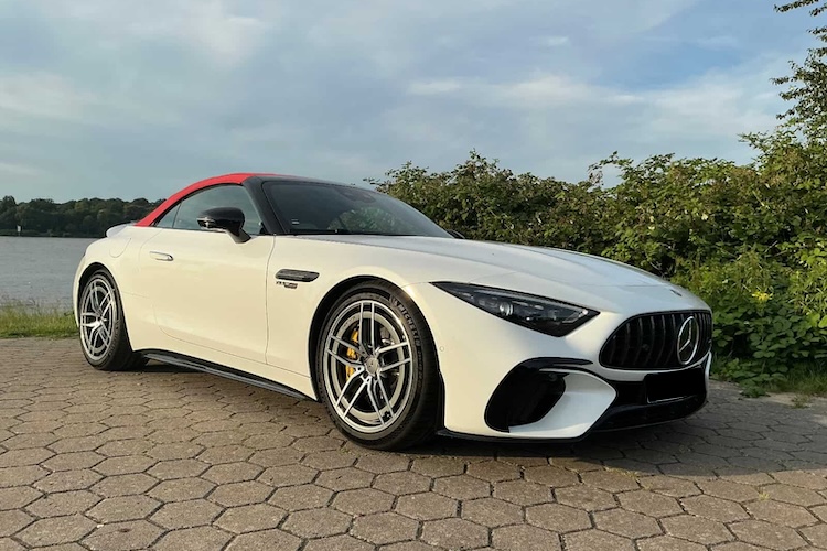 Rent a Mercedes SL63 AMG in Hamburg