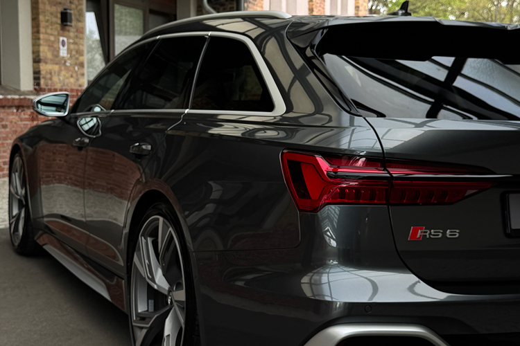 Back view Audi RS6
