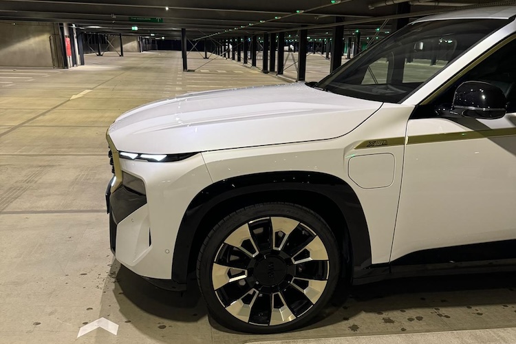 Side View of a BMW-XM in Frankfurt