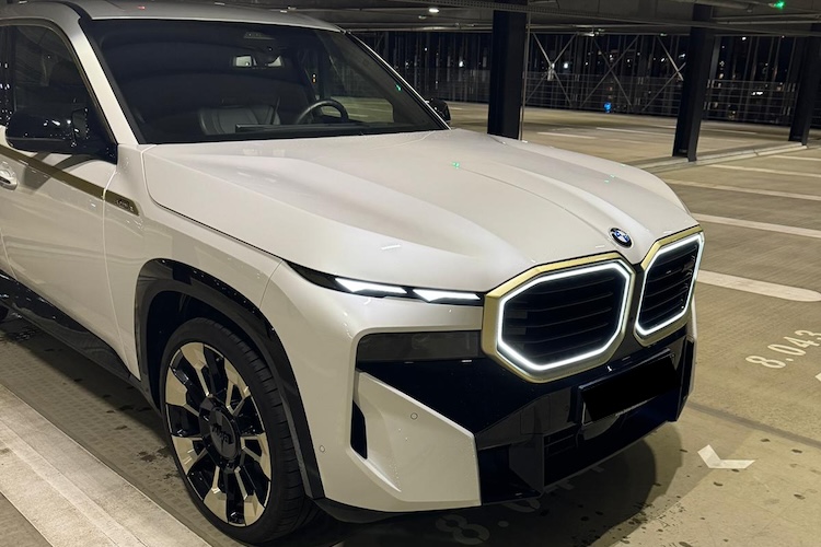 Side View of a BMW-XM in Frankfurt