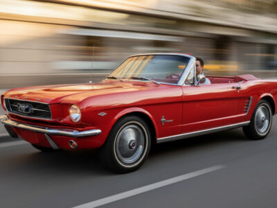 Rent a Ford Mustang Convertible Classic Car in Düsseldorf Hero