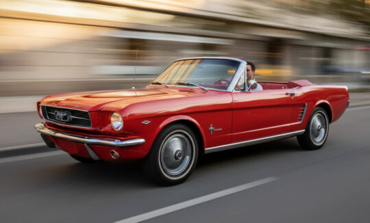 Rent a Ford Mustang Convertible Classic Car in Düsseldorf Hero