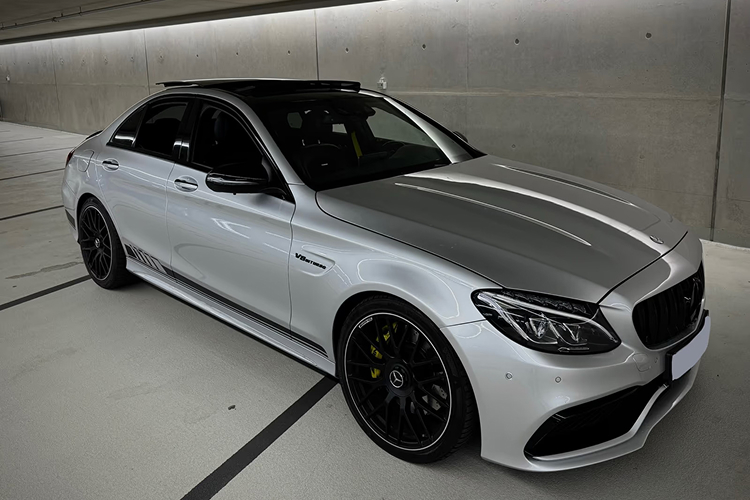Rent a Mercedes C63 AMG in Düsseldorf