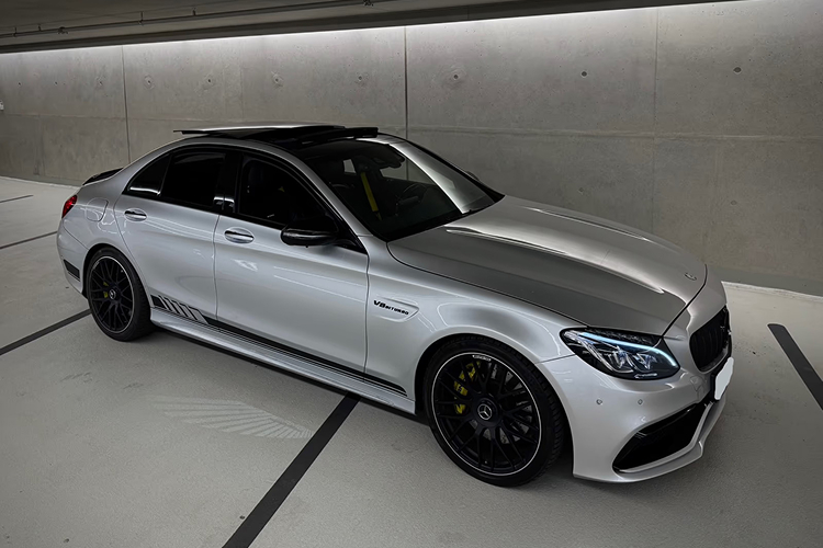 Side view Mercedes C63 AMG in Düsseldorf