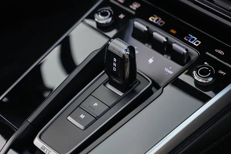 Center console Porsche 992 4S Convertible in Paderborn