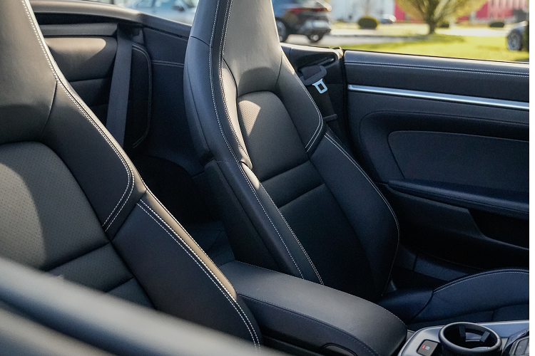 Seats Porsche 992 4S Convertible in Paderborn