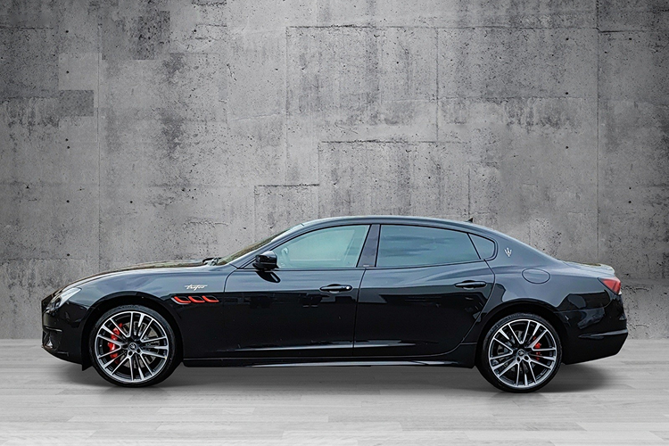 Side view of the Maserati Quattroporte Trofeo in Dresden