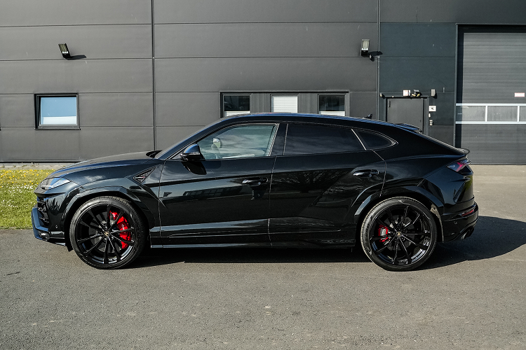 Side view Lamborghini Urus in Paderborn