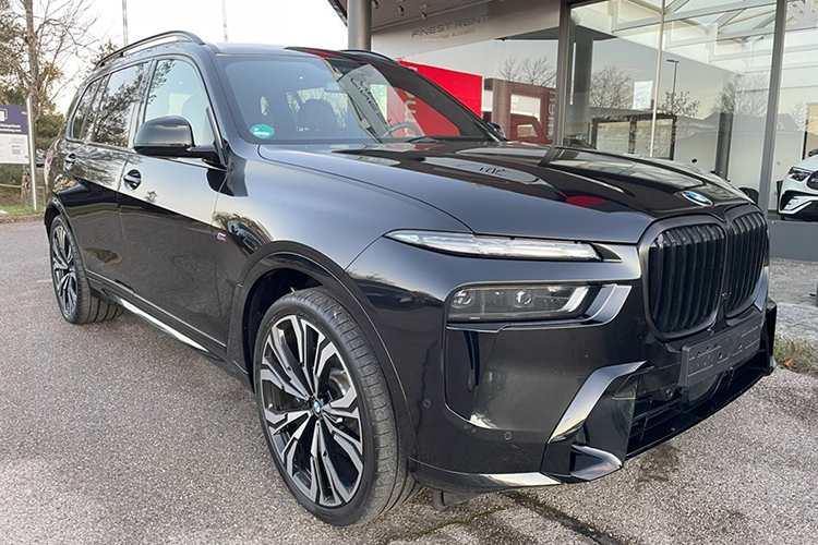 Rent a BMW X7 xDrive 40d at Munich