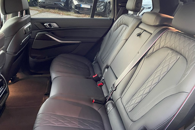 Seats BMW X7 xDrive 40d at Munich