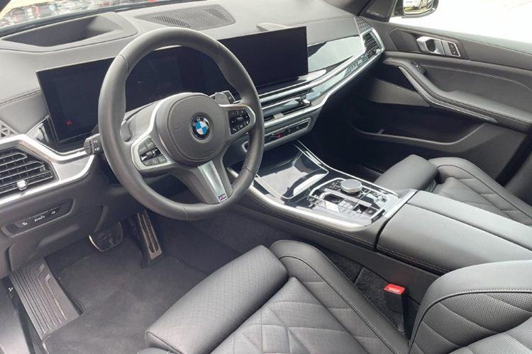 Interior driver BMW X5 xDrive 40d at Munich