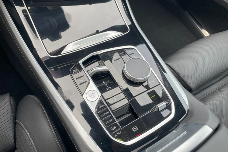 Center console BMW X5 xDrive 40d at Munich