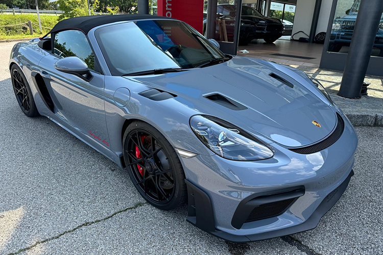 Rent a Porsche 718 Spyder RS near Munich