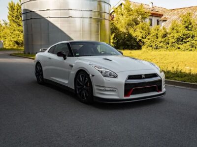 Rent a Nissan GT-R in Frankfurt