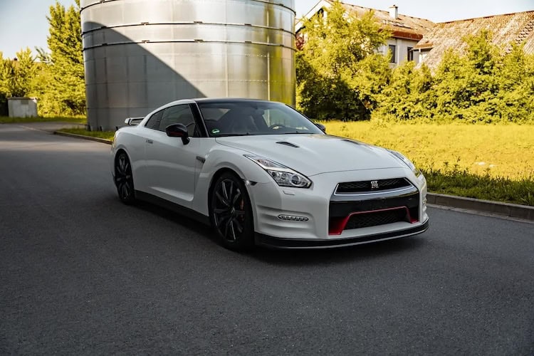 Rent a Nissan GT-R in Frankfurt