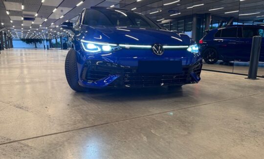 Rent a Golf 8 R Performance in Bielefeld