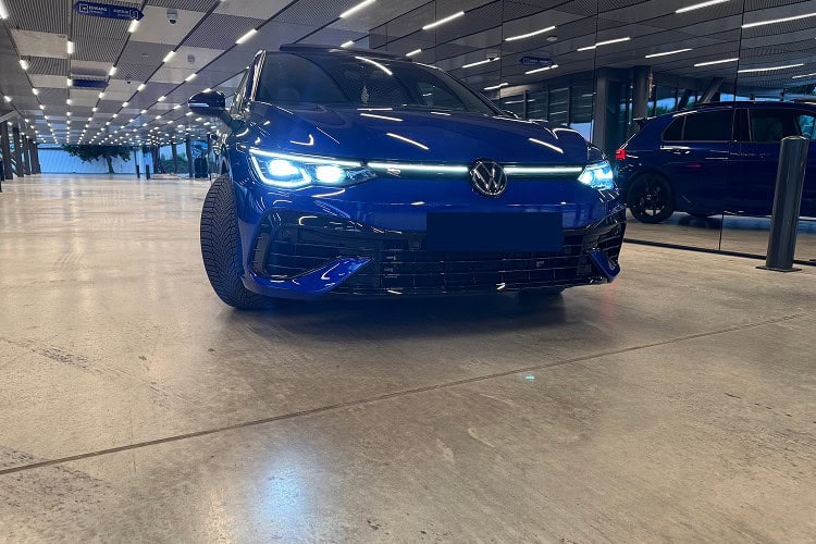 Rent a Golf 8 R Performance in Bielefeld