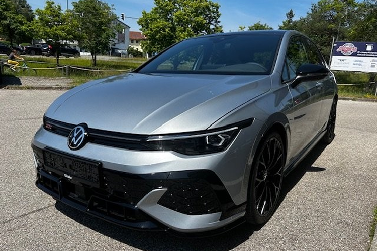 Rent a Golf GTI Clubsport near Munich