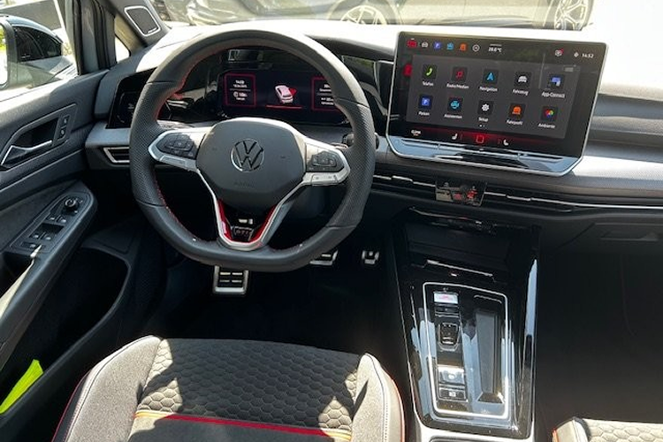 Steering wheel Golf GTI Clubsport near Munich