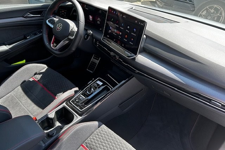 Center console Golf GTI Clubsport near Munich