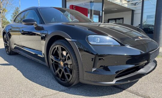 Rent a Porsche Taycan 4 Cross Turismo near Munich