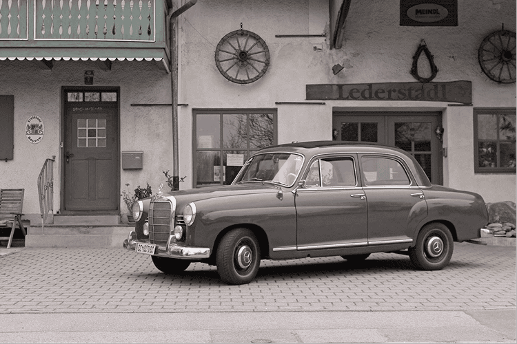Rent a Mercedes-Benz Ponton 190 in Munich