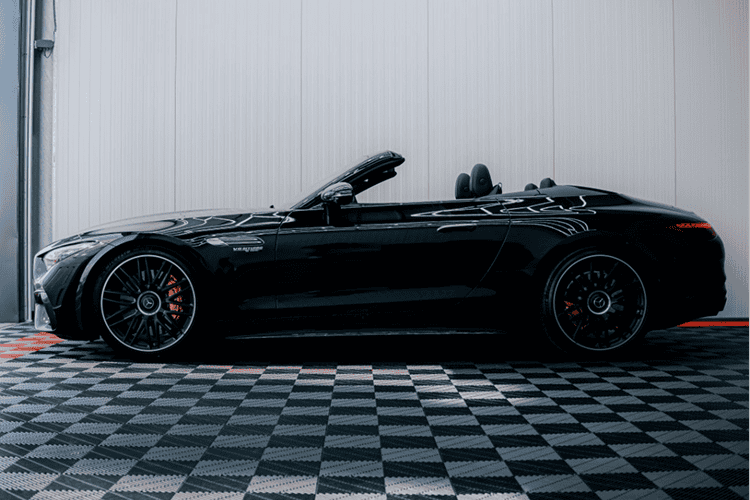 Side view Mercedes-Benz AMG SL in Nürnberg