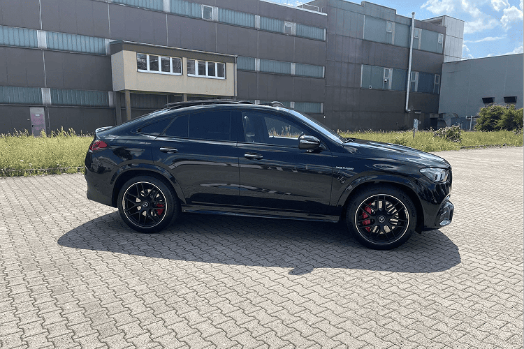 Side view Mercedes-Benz GLE 63s AMG in Berlin