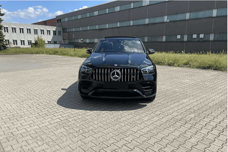 Front view Mercedes-Benz GLE 63s AMG in Berlin