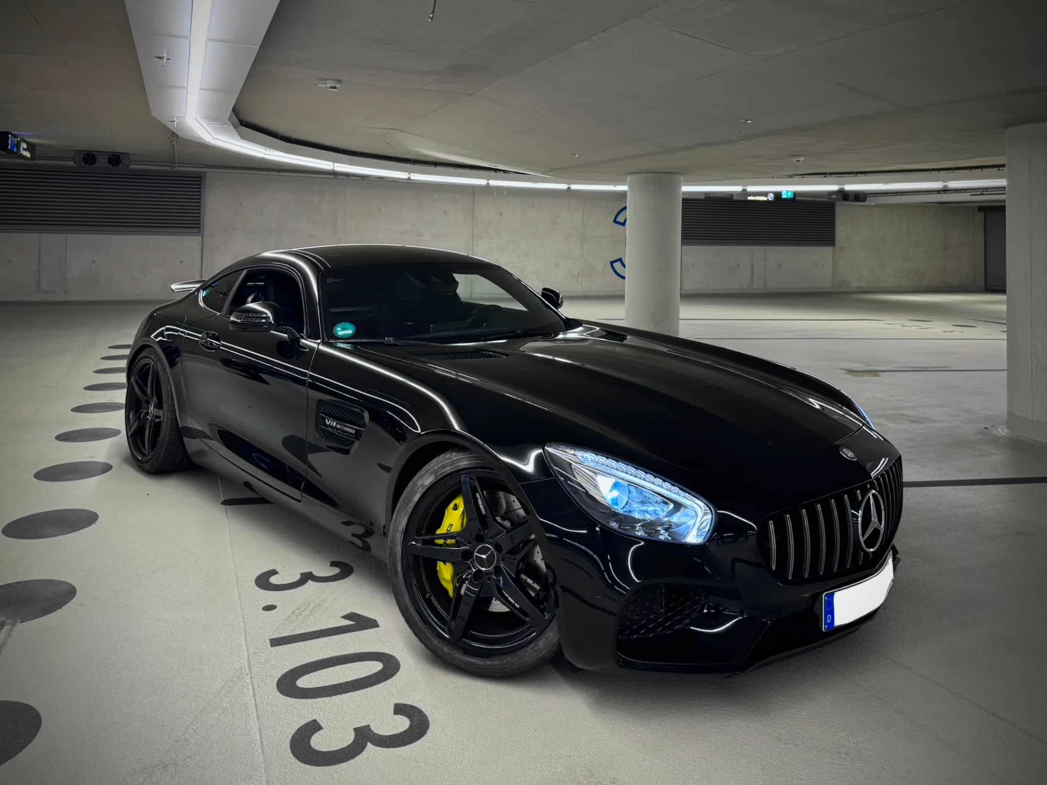 Rent a Mercedes AMG GT Dusseldorf frontside 2