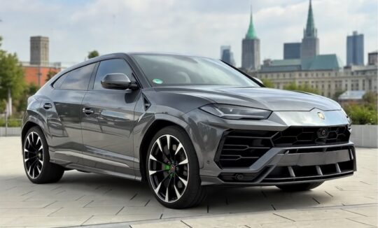 Rent Urus in Dresden Altstadt
