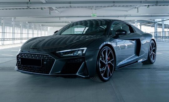Rent an Audi R8 V10 RWD in Heilbronn