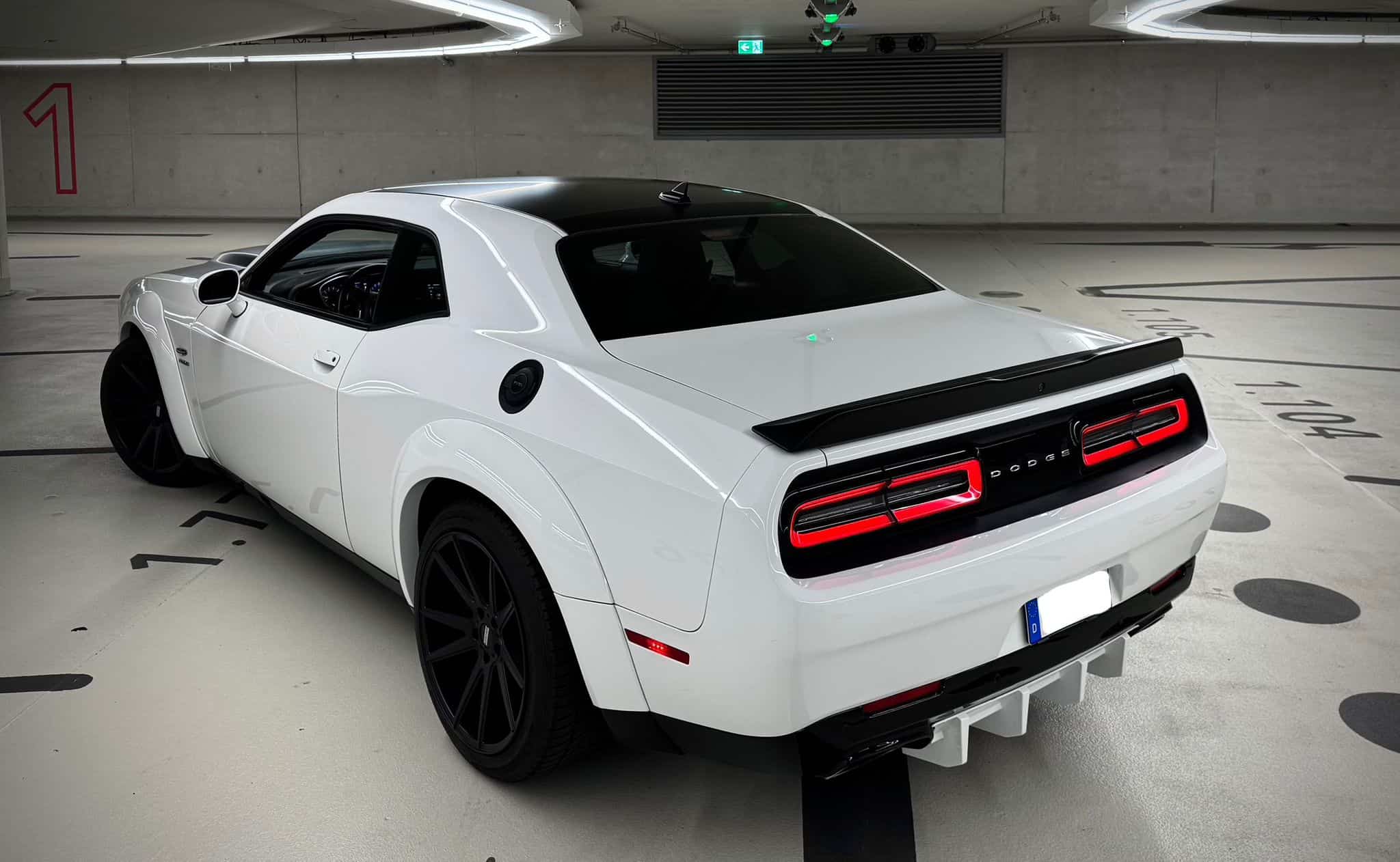 Dodge Challenger dusseldorf back 2