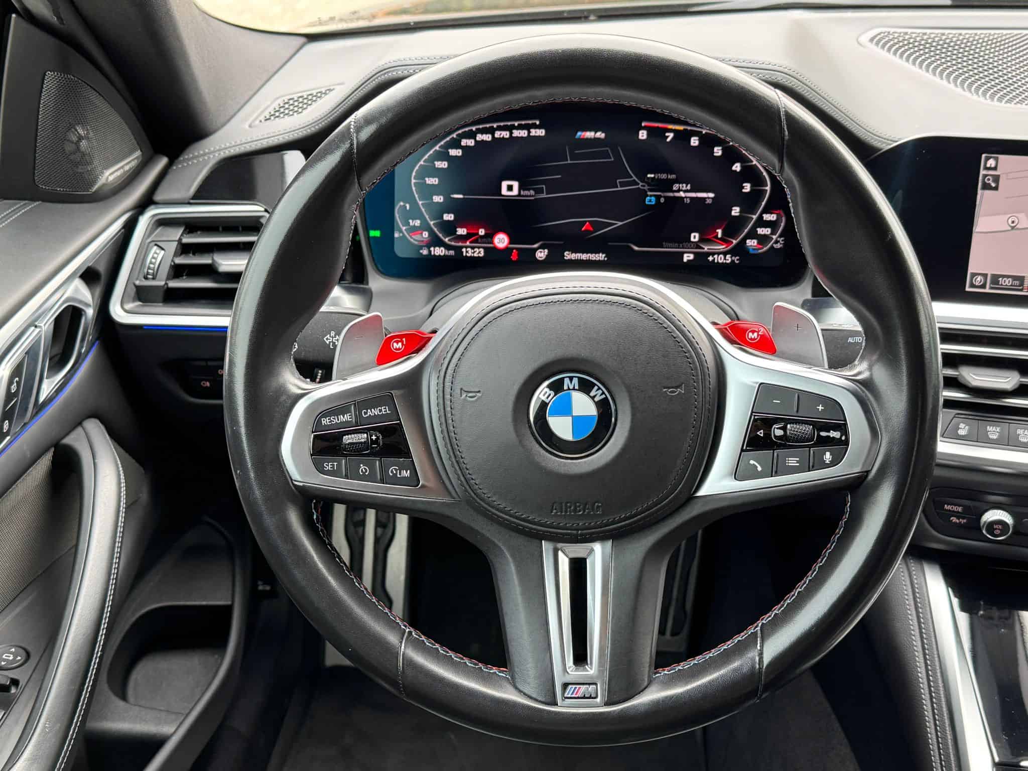 BMW M4 Freiburg im Breisgau rent cockpit 2