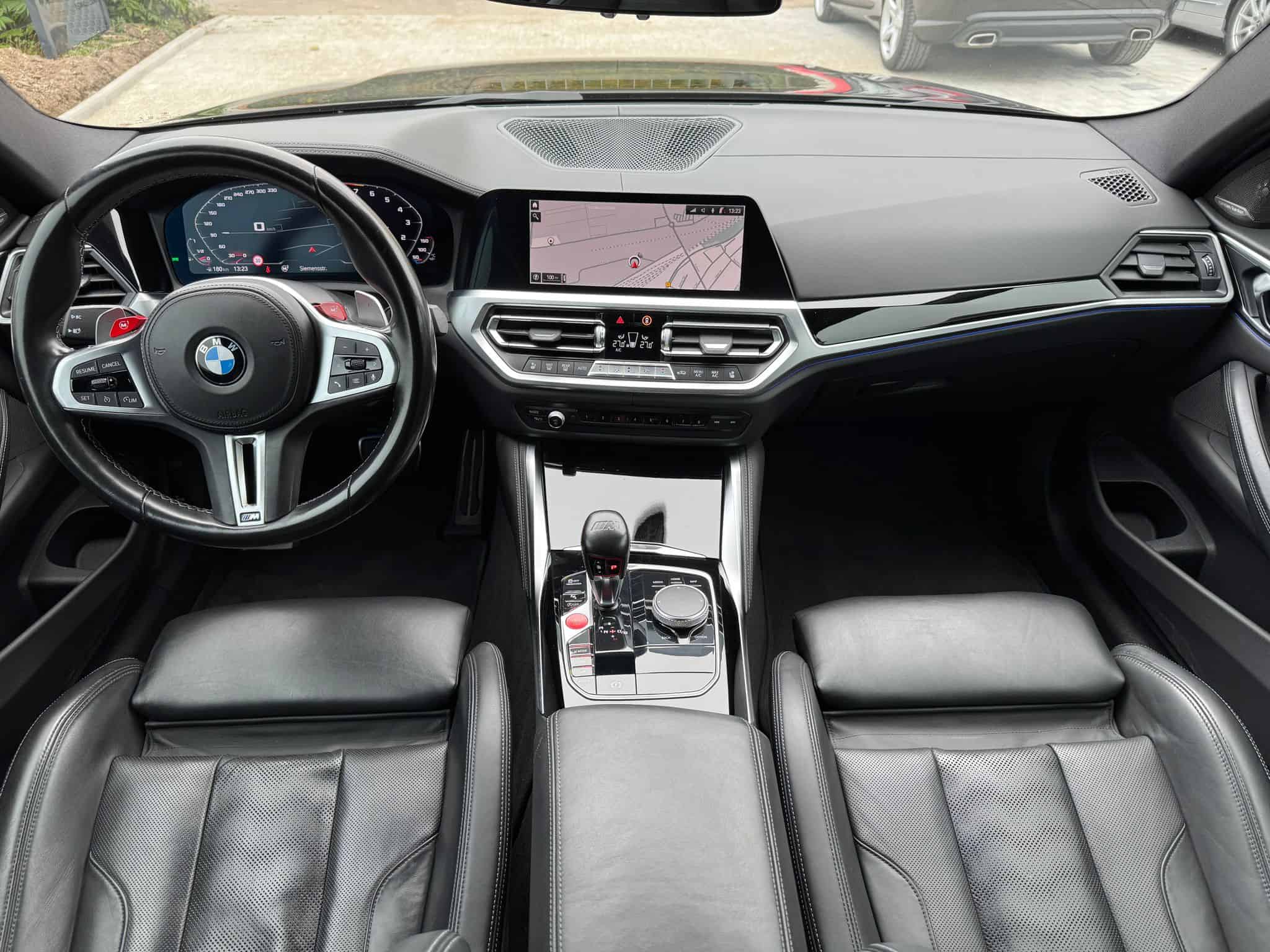 BMW M4 Freiburg im Breisgau rent cockpit