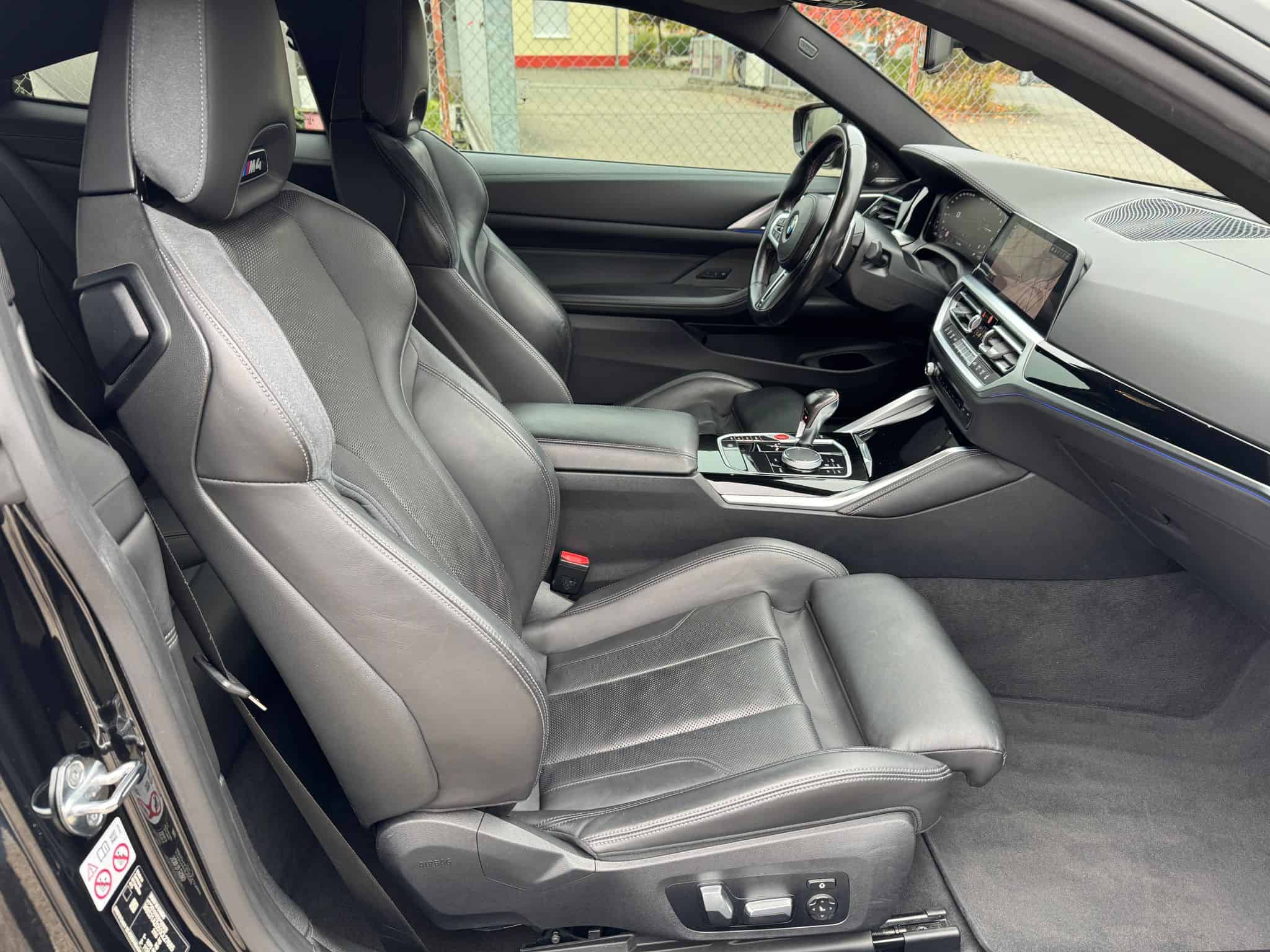BMW M4 Freiburg im Breisgau rent cockpit 3