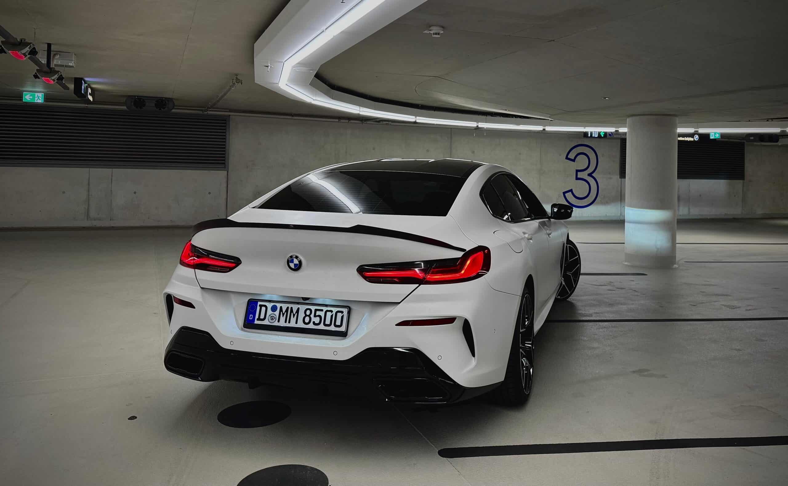 BMW m850i Back 1