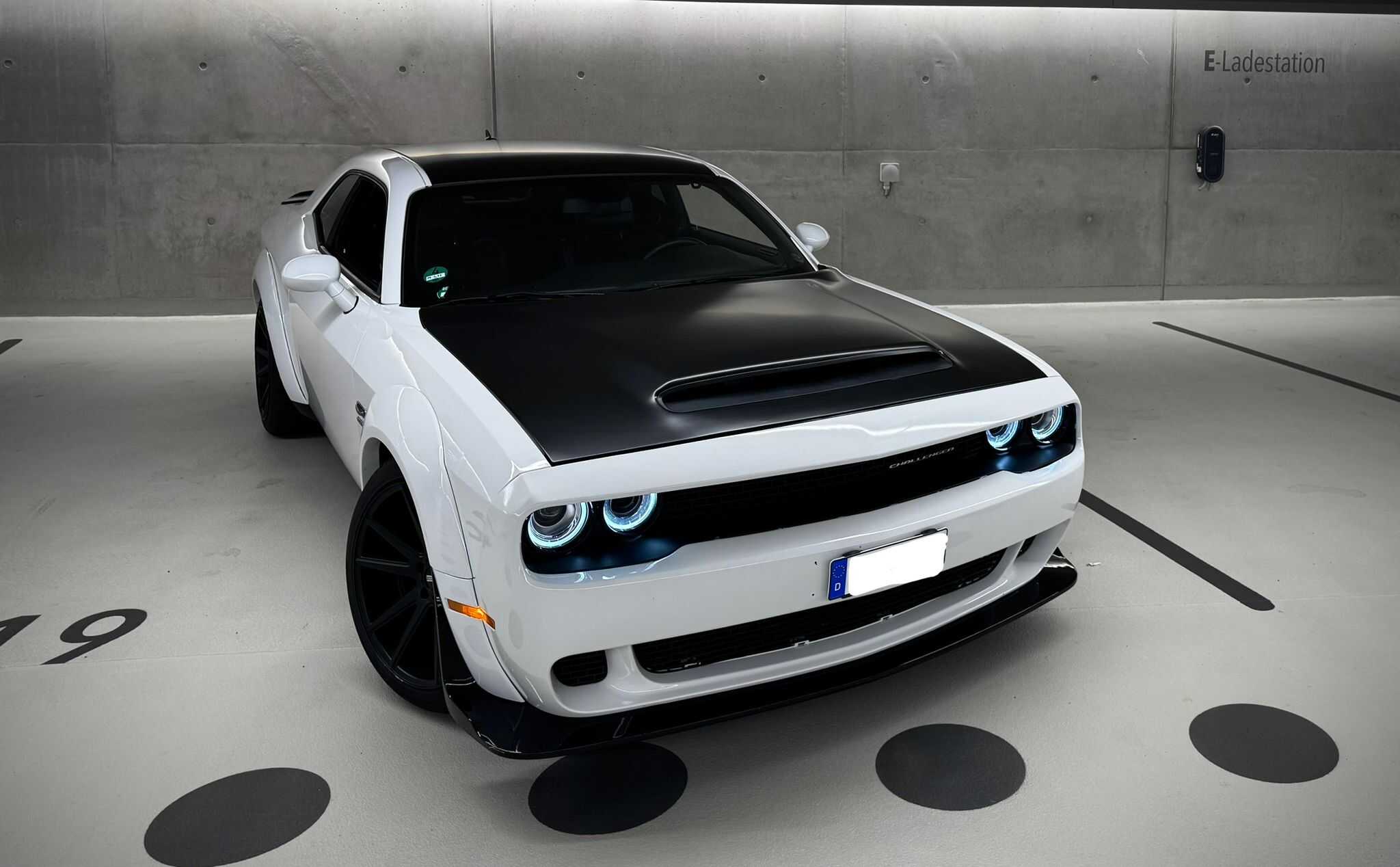 Dodge Challenger dusseldorf front