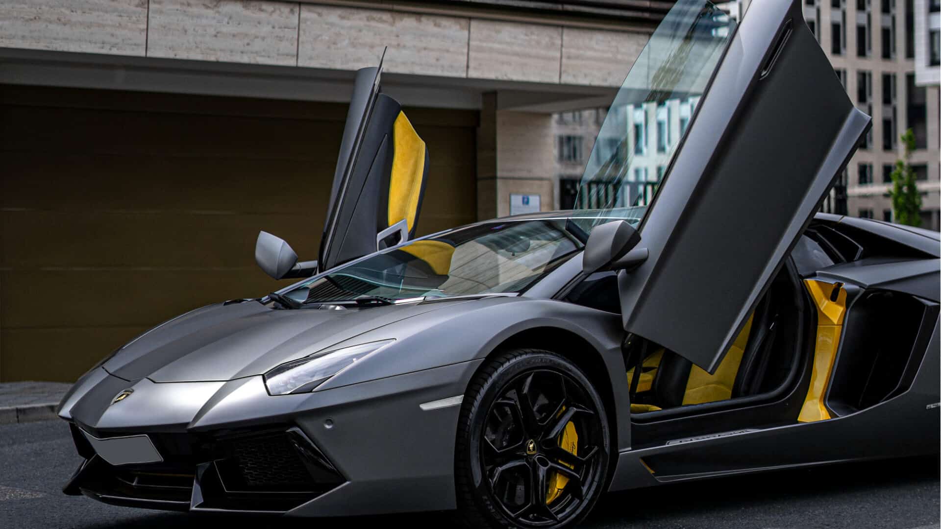 Rent a Lamborghini Aventador in Frankfurt (Main)